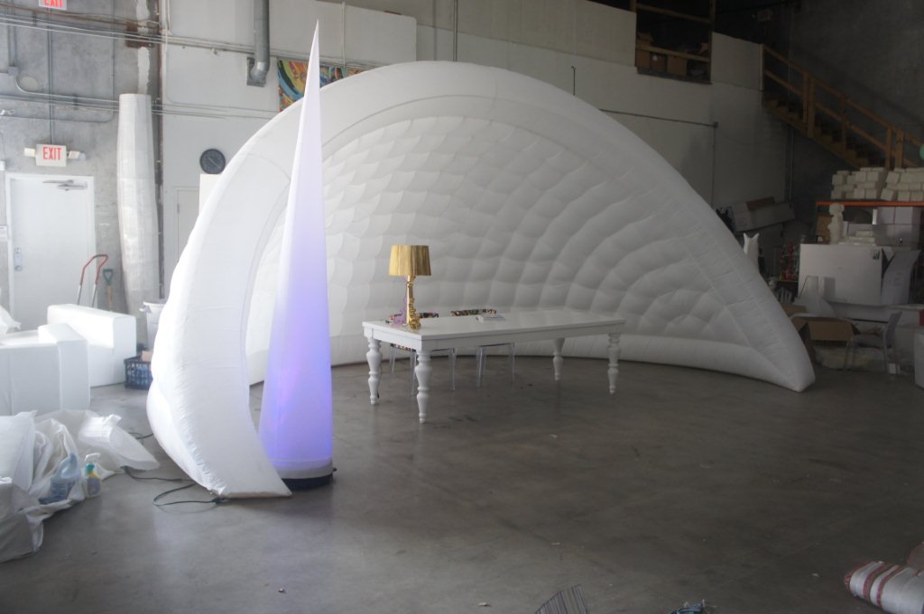 Inflatable cone