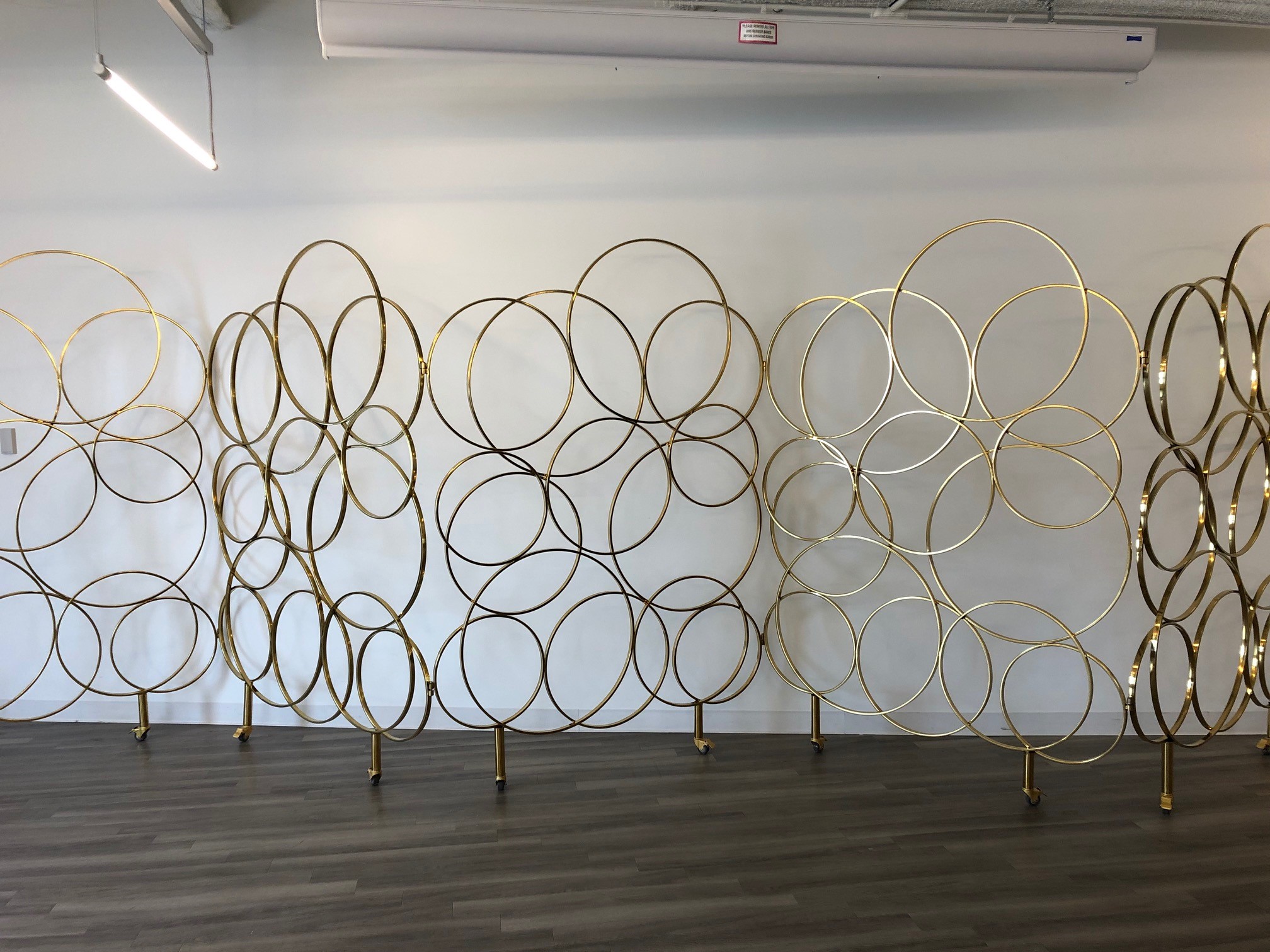 Circus gold divider